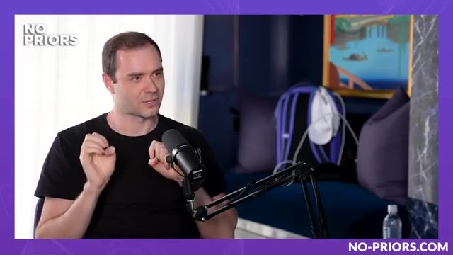 视频约 00:04:26:Karpathy 解释 code agent 时代的软件仓库管理单位已从微观改动转向 macro actions